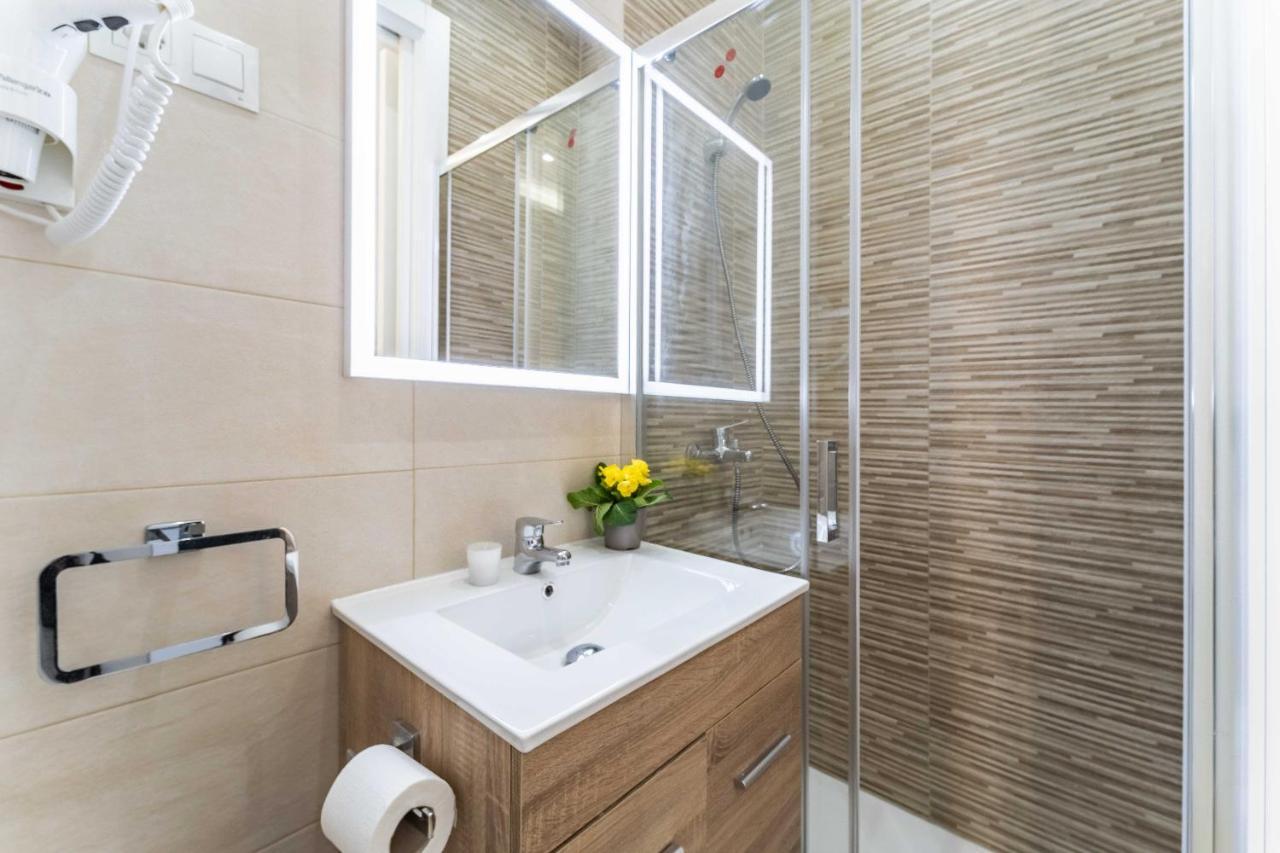 Exclusive Luxury Apartment In Central Madrid Exterior foto